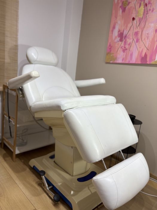 Scaun medical / cosmetic electric cu 3 motoare
