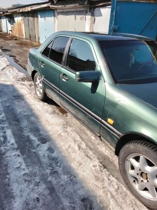 Продам машину  мерседес с180