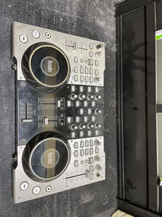 Пульт диджейский