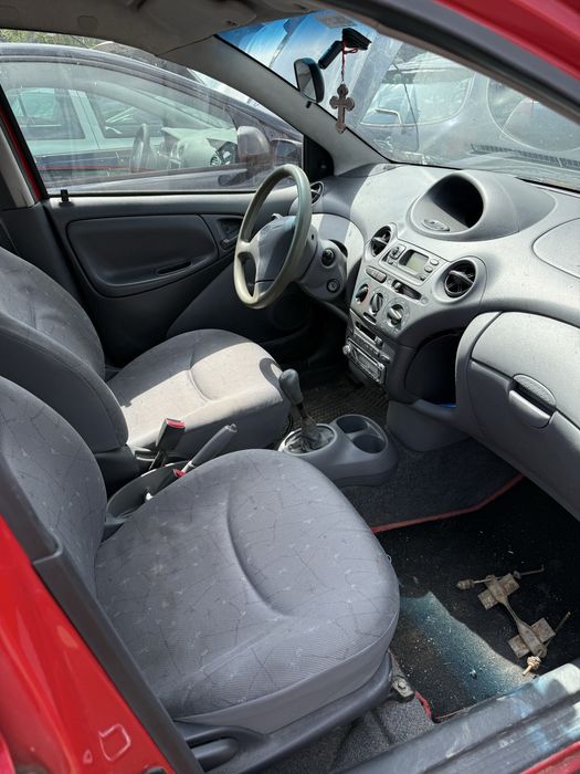 Toyota Yaris 1.0 vvt  НА ЧАСТИ