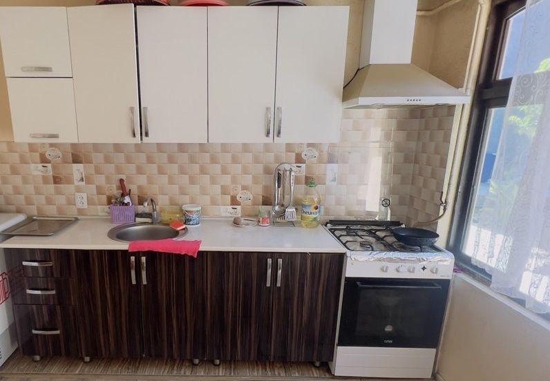 Kuxinniy mebel sotiladi + gaz plita bn