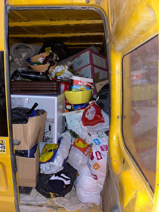 Транспорт и хамалски услуги.