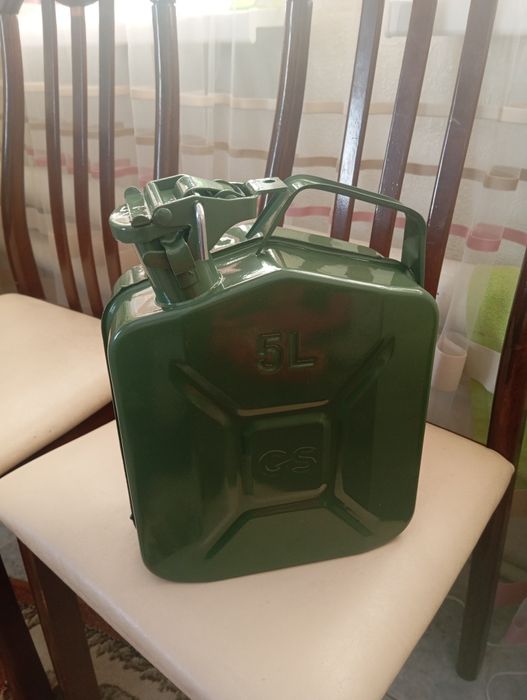 Продам 5 литровый канистра