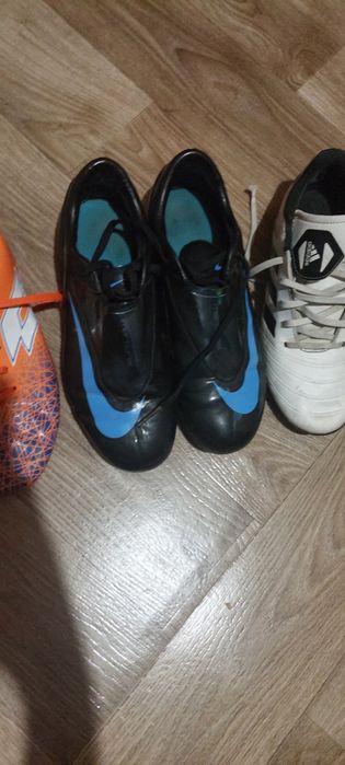 Футболни бутонки