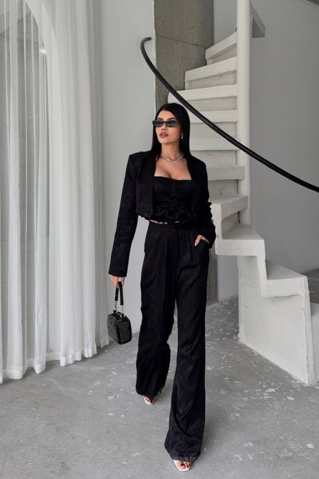 Дамски черен костюм от 3 части – сако, топ и широк панталон