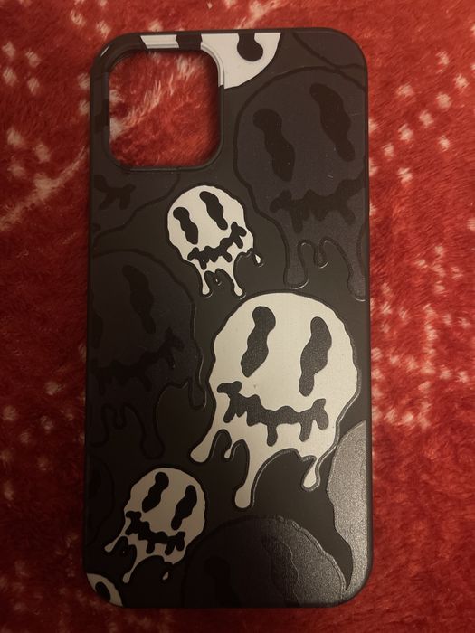 Продавам кейсове за iphone 12pro max ! (Нови)