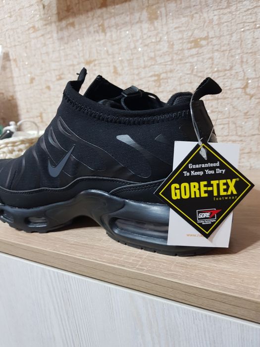 Продам кроссовки Nike совершенно новые