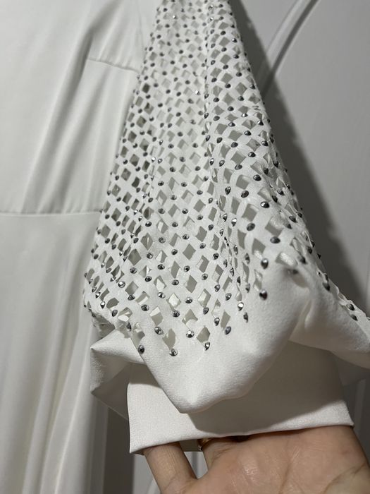 Белое платье