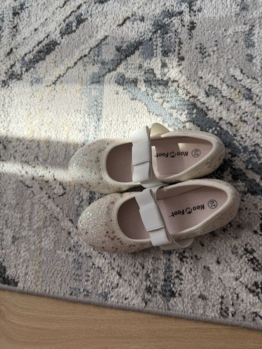 Туфли  для девочки в школу и белые балетки