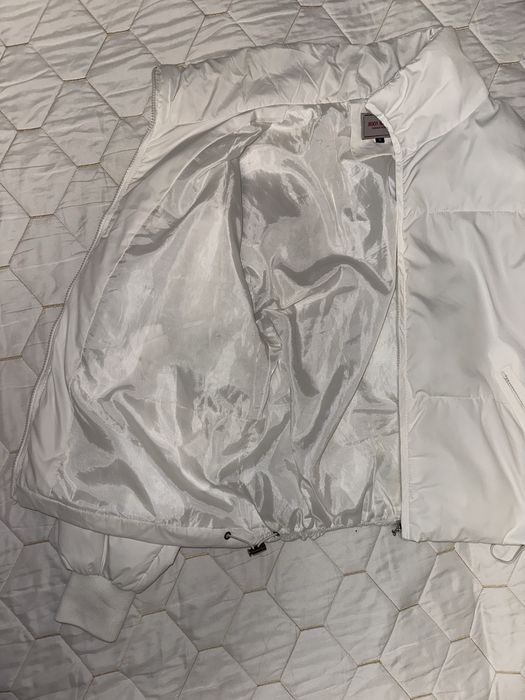 Белая куртка