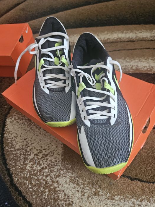 Vând adidasi baschet precision 6