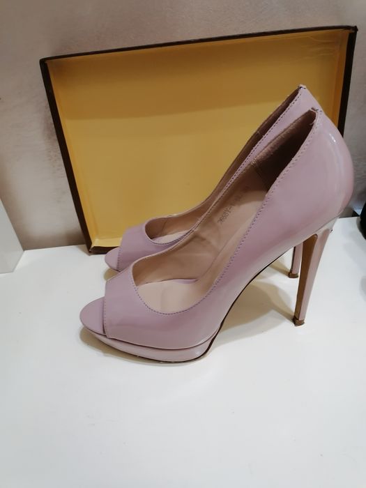 Дамски обувки (с висок ток)