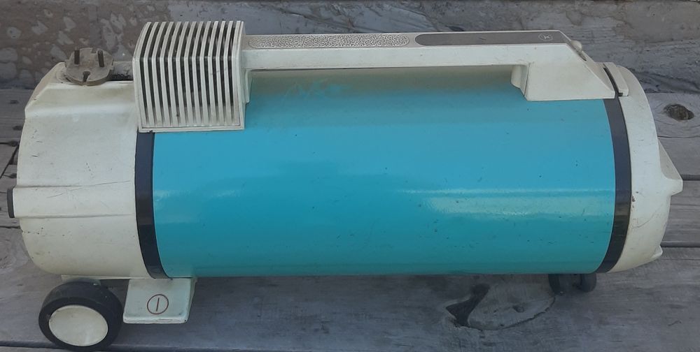 Пылесос советский. Ретро техника.