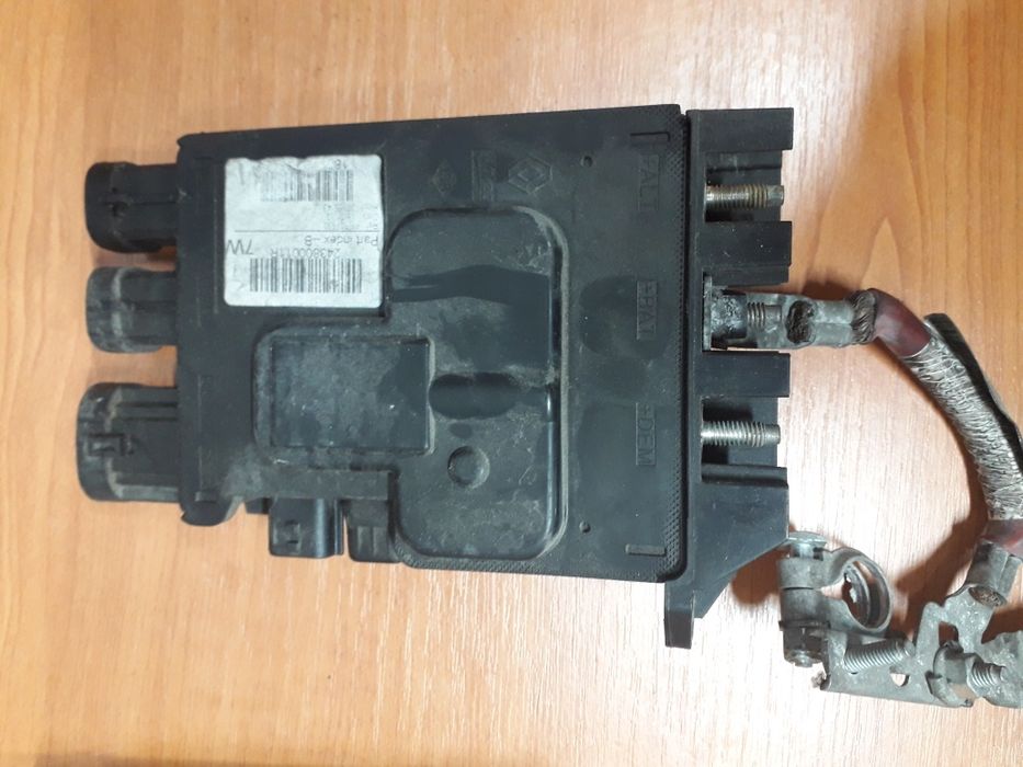 Tablou sigurante  borna baterie renault megane 3 scenic 3 fluence