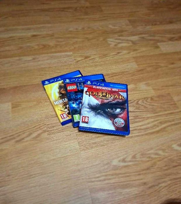 Vand PlayStation 4 Pro 1Tb + 2 controllere + 3 jocuri