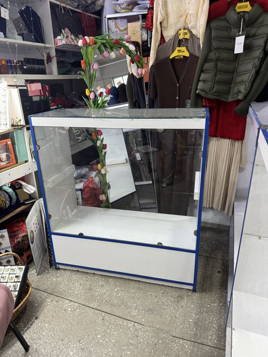 Продам стеклянную ветрину