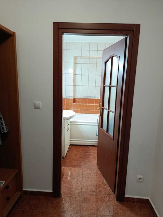 Inchiriez apt cu o camera 45mp in Strapungere Silvestru, decomandat, curat, complet dotat si mobilat