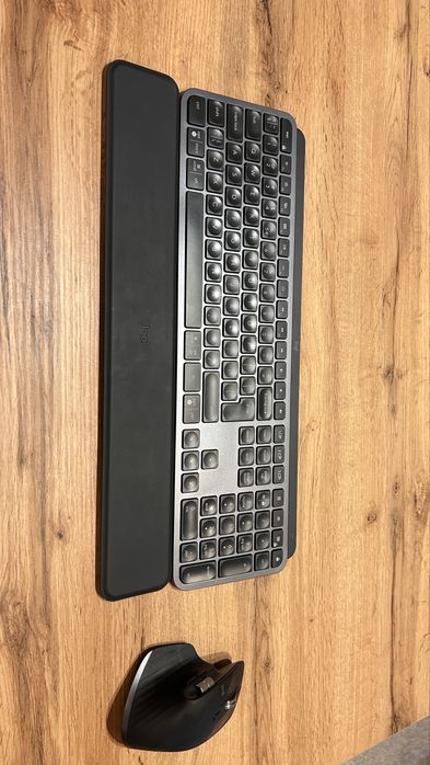 Set Mouse + Tastatura Logitech MX 3 (conectare bluetooh / usb-c)