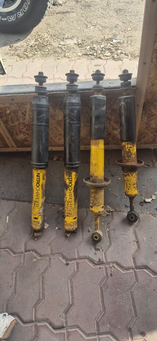 Продам комплект амортизаторов