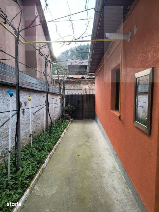 Vand casa la Nadrag zona linistita foarte aproape de centru