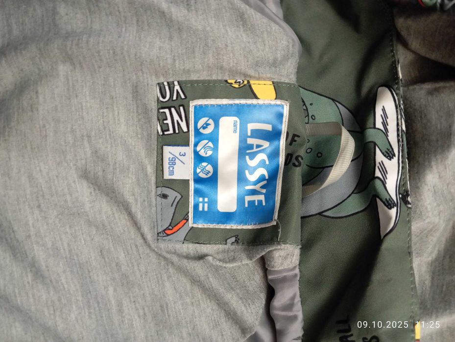 куртки ветровки .