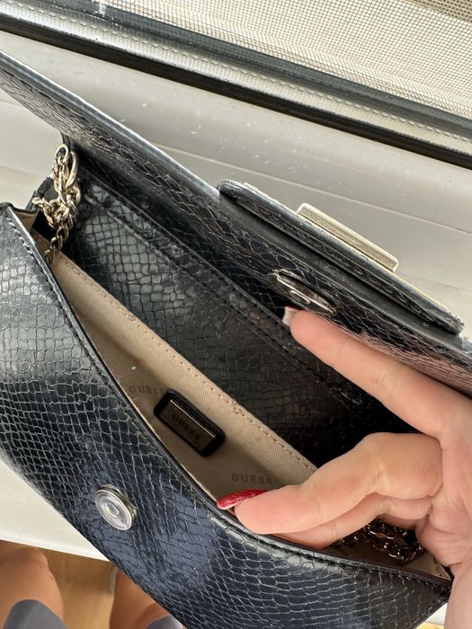 Чанта Guess черна