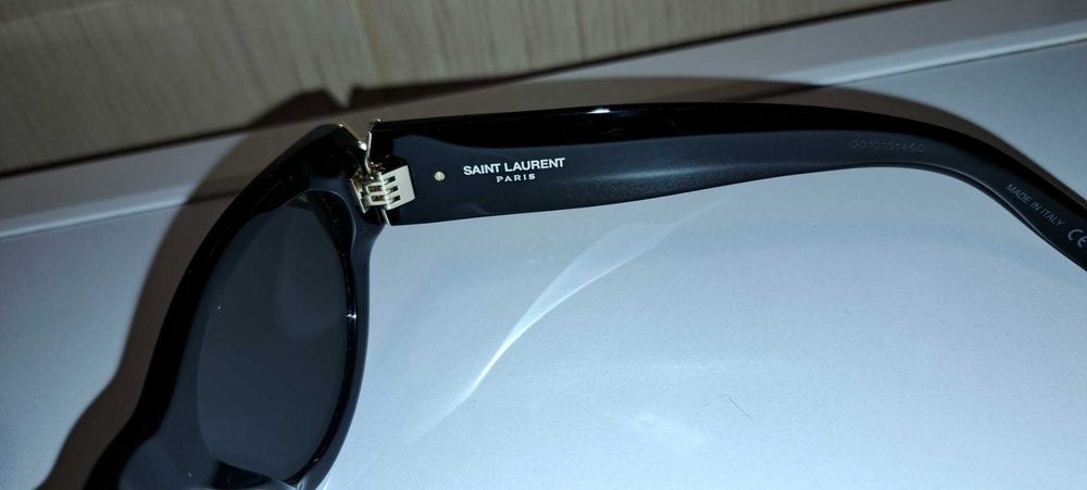 Ochelarii de soare pt Dama Saint Laurent made Italy Produs nou