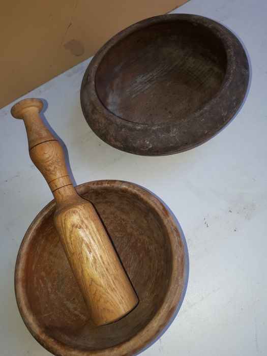 дървени купички едната. има чукало