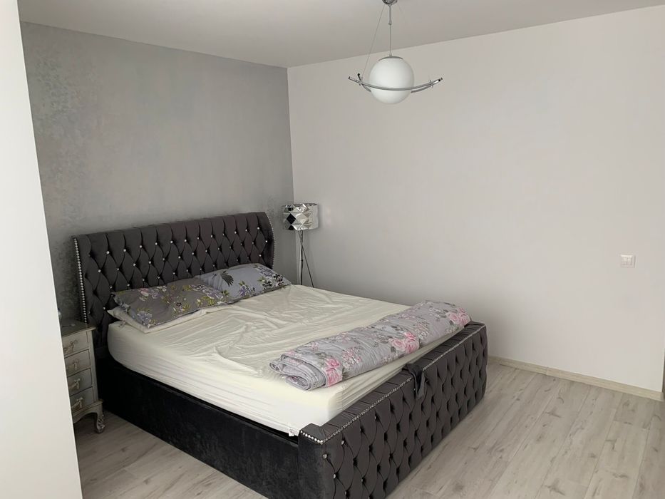 Vand apartament cu 3 camere mobilat si utilat