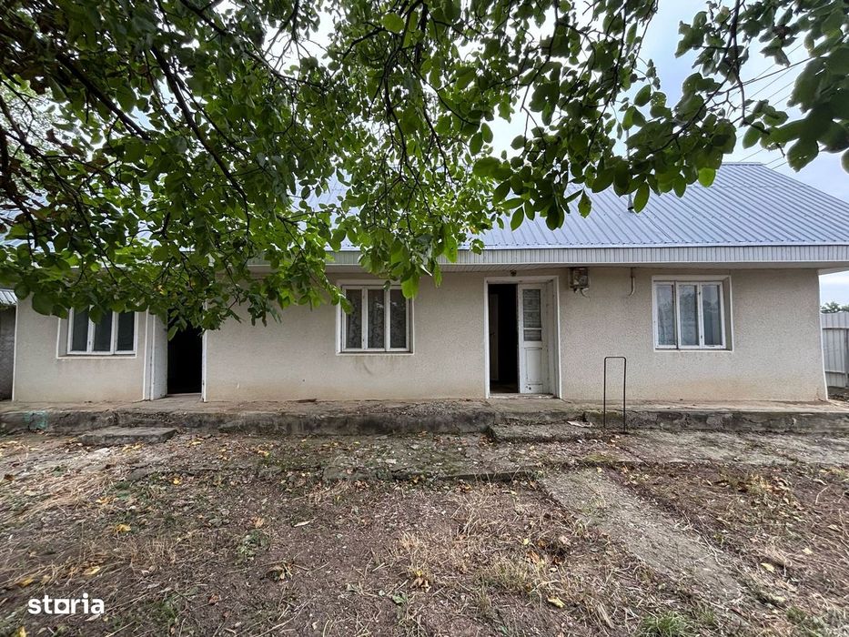 De vanzare casa parinteasca in apropiere de Roman, 23.000 euro