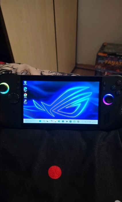 Vând consola portabila asus rog ally x