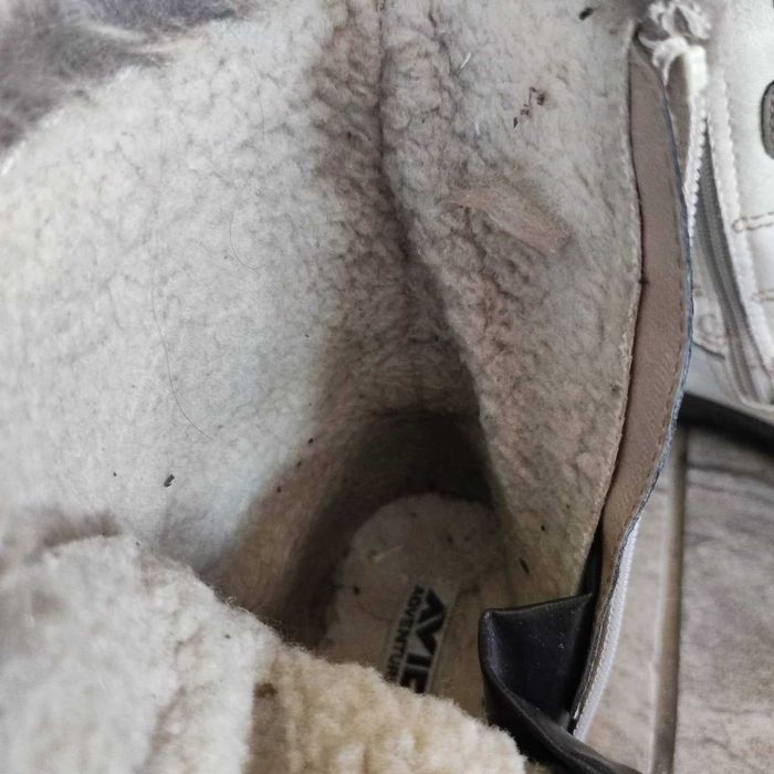 Боти апрески в бяло