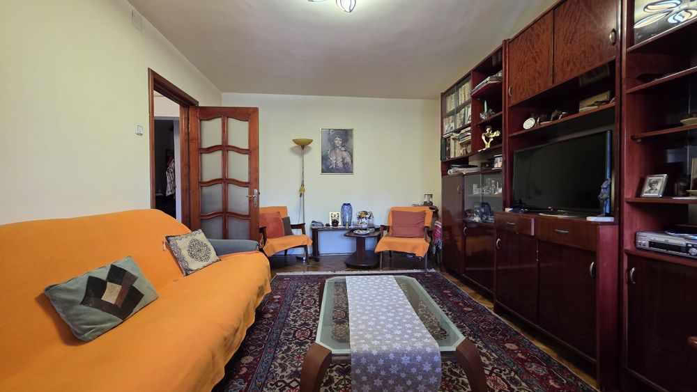 Vând apartament cu 3 camere