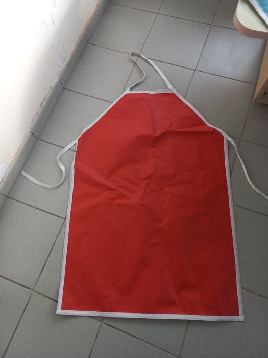 ГУМИРАНИ и водоустойчиви дълги престилки за мокри помещения