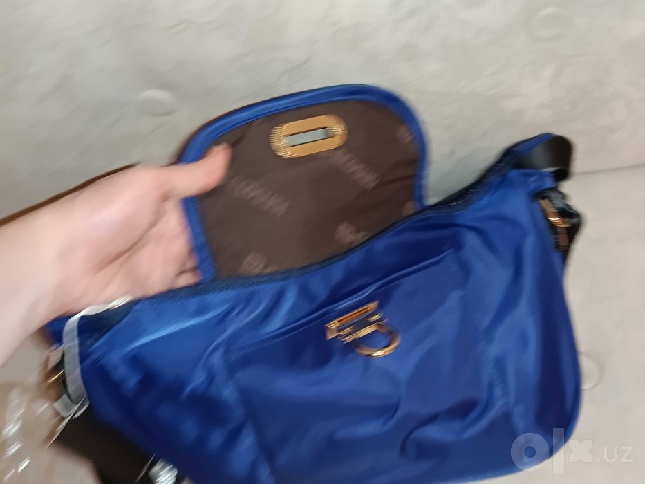Продаётся две сумочки чёрные и синие