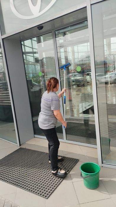 Профессиональная мойка витрин