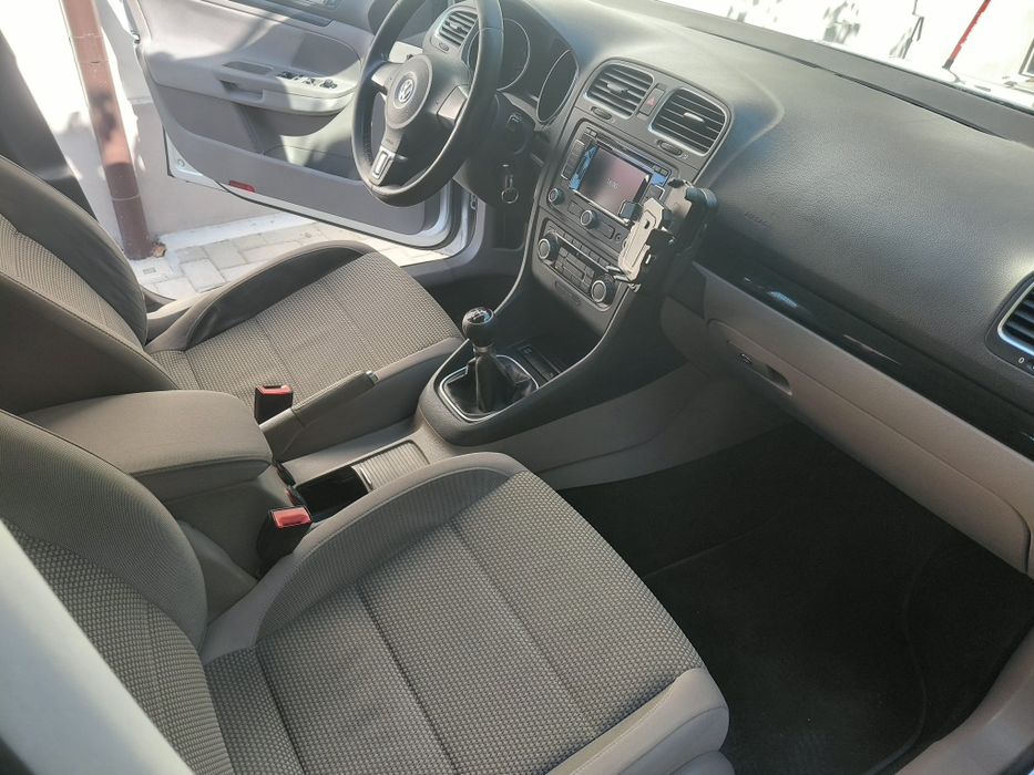 Volkswagen golf.