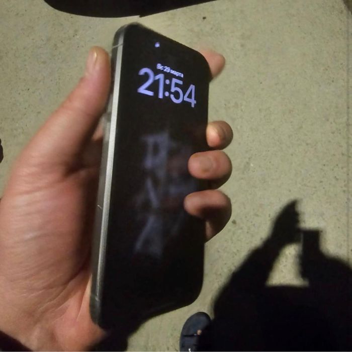 Iphone 15pro трещина артында