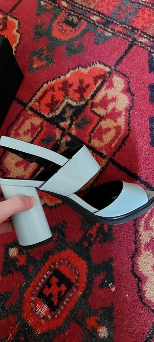 Продам красивые босоножки.