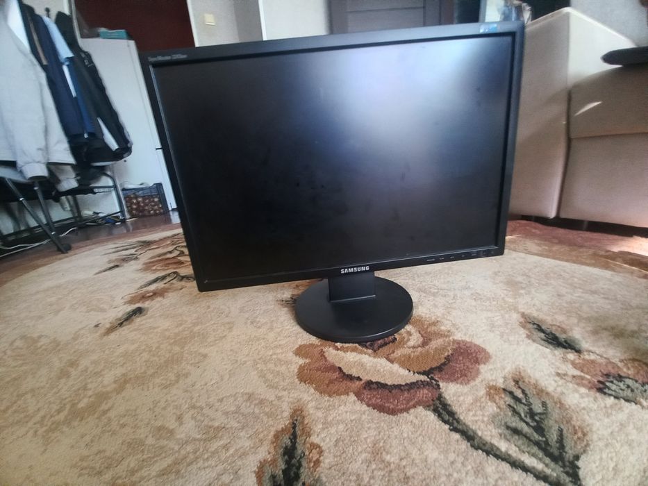 Монитор Samsung SyncMaster 2243NW 22" 1680x1050
