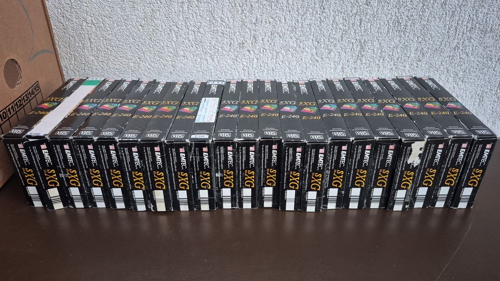 Vând Lot 14 casete video VHS originale marca Emtec de 240 minute film
