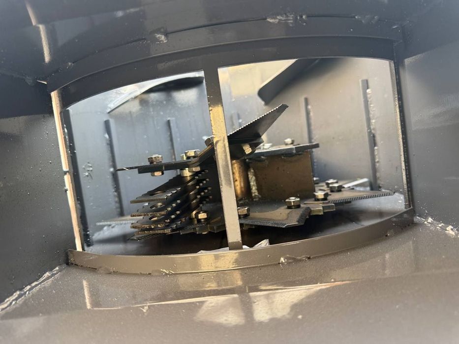 Унверсал драбилка сотилади, матори 4 кв алюмин.