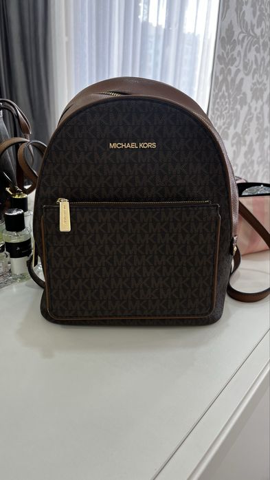 Продам  рюкзак оригинал Мк.