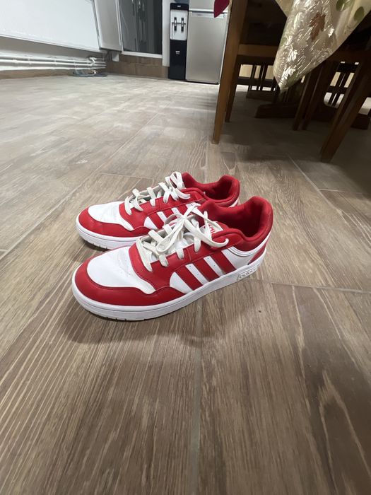 Adidas low red court