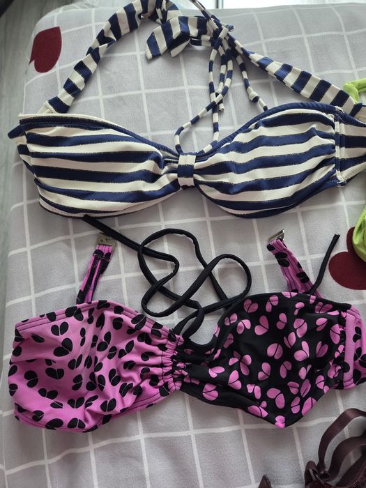 Vand set de 4 sutiene si o pereche de chiloti de baie