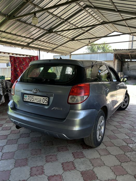 Машина Toyota Matrix