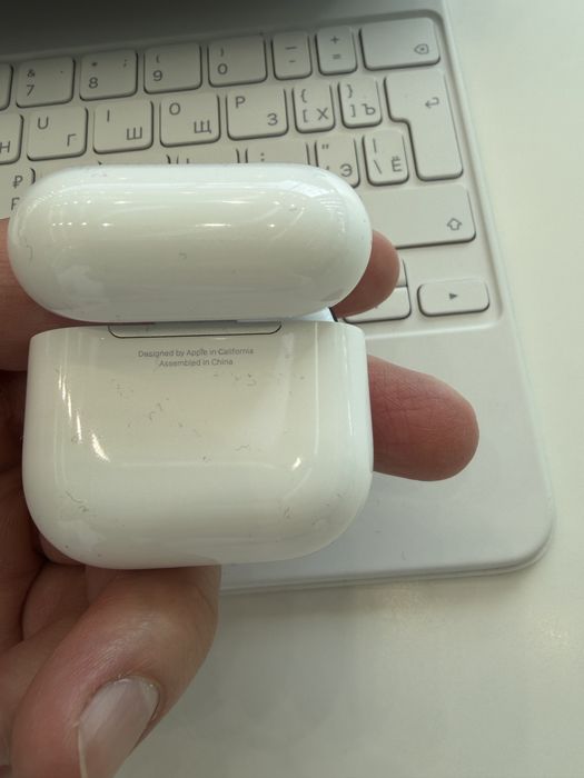 Продам Apple Airpods 4