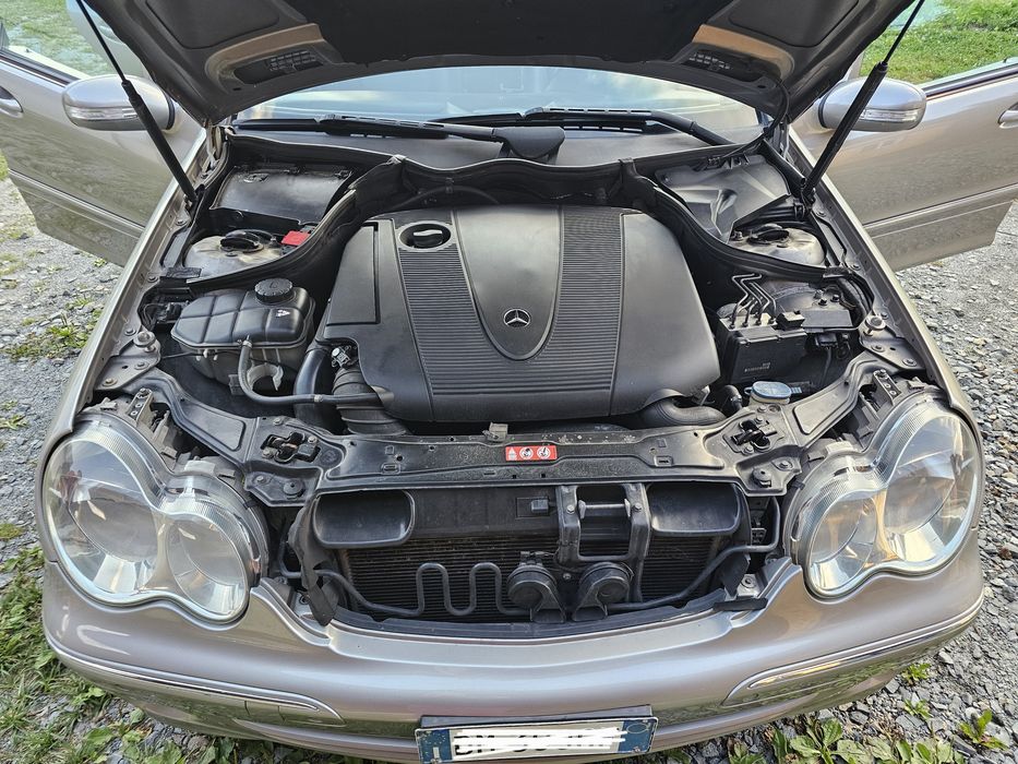 Vând Mercedes-Benz C220 CDI Avantgarde 2.2 Diesel – 150 CP – 2007