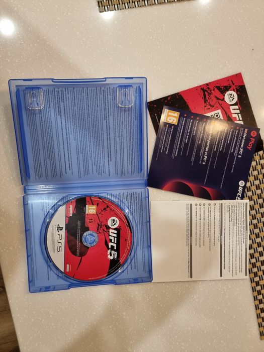 UFC 5 и Jurassic World Evolution 3