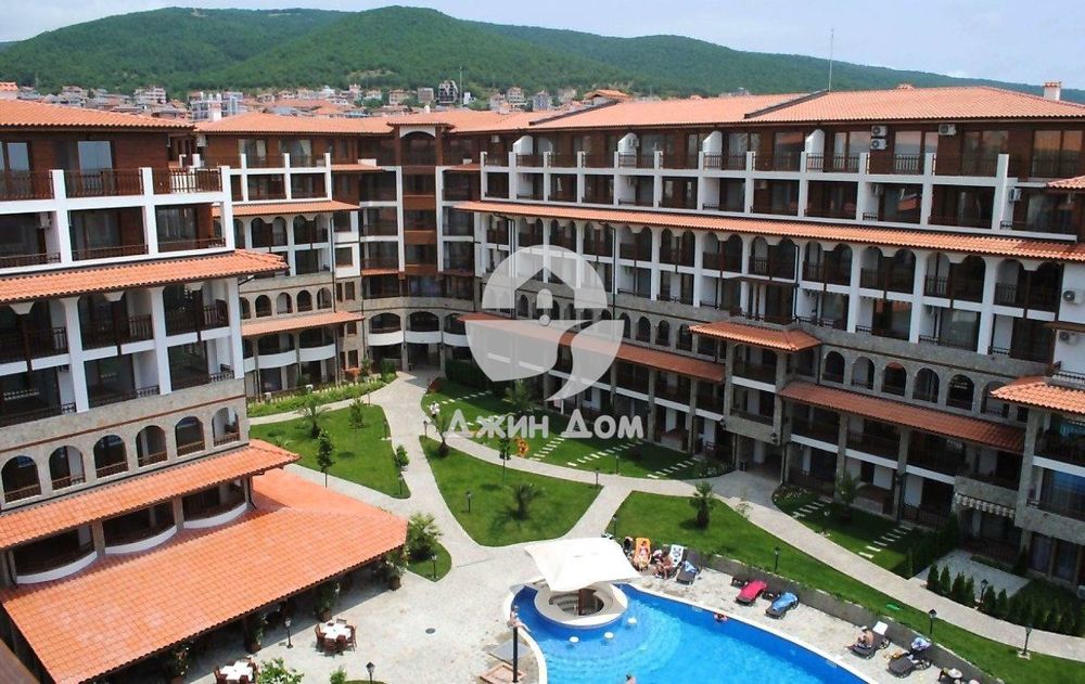 Просторен стилен двустаен апартамент в к-с „Олимп“, гр. Свети Влас